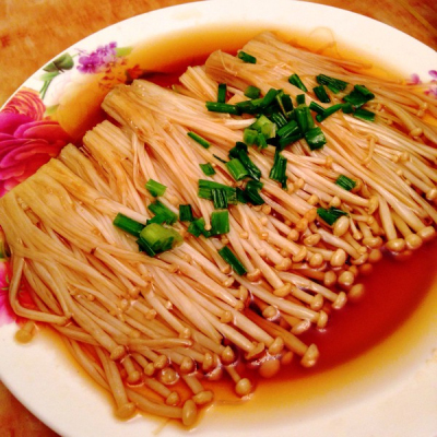 金针菇的营养价值与功效 葱油金针菇的简易做法